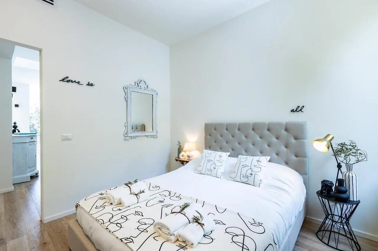 *Villa Olivo*With Private Terrace & Jacuzzi + 3Bedrooms Milano 0*,  İtalya